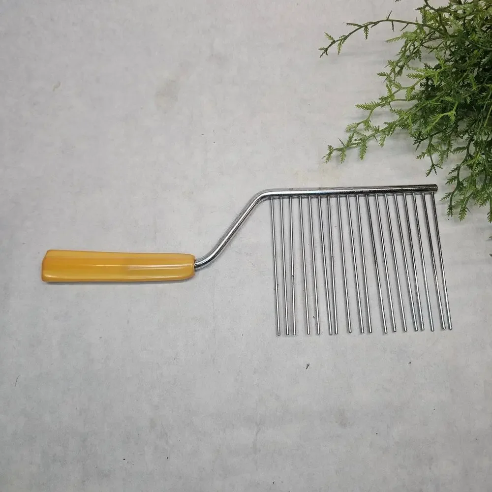 Vintage ButterScotch Bakelite Handle Angel Food Cake Cutter Slicer Breaker Comb